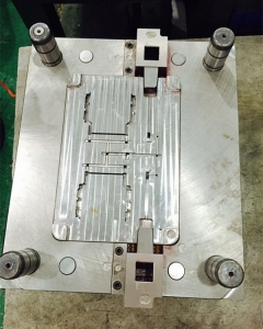 外殼塑料模具201330，深圳塑膠模具廠，精密模具加工
